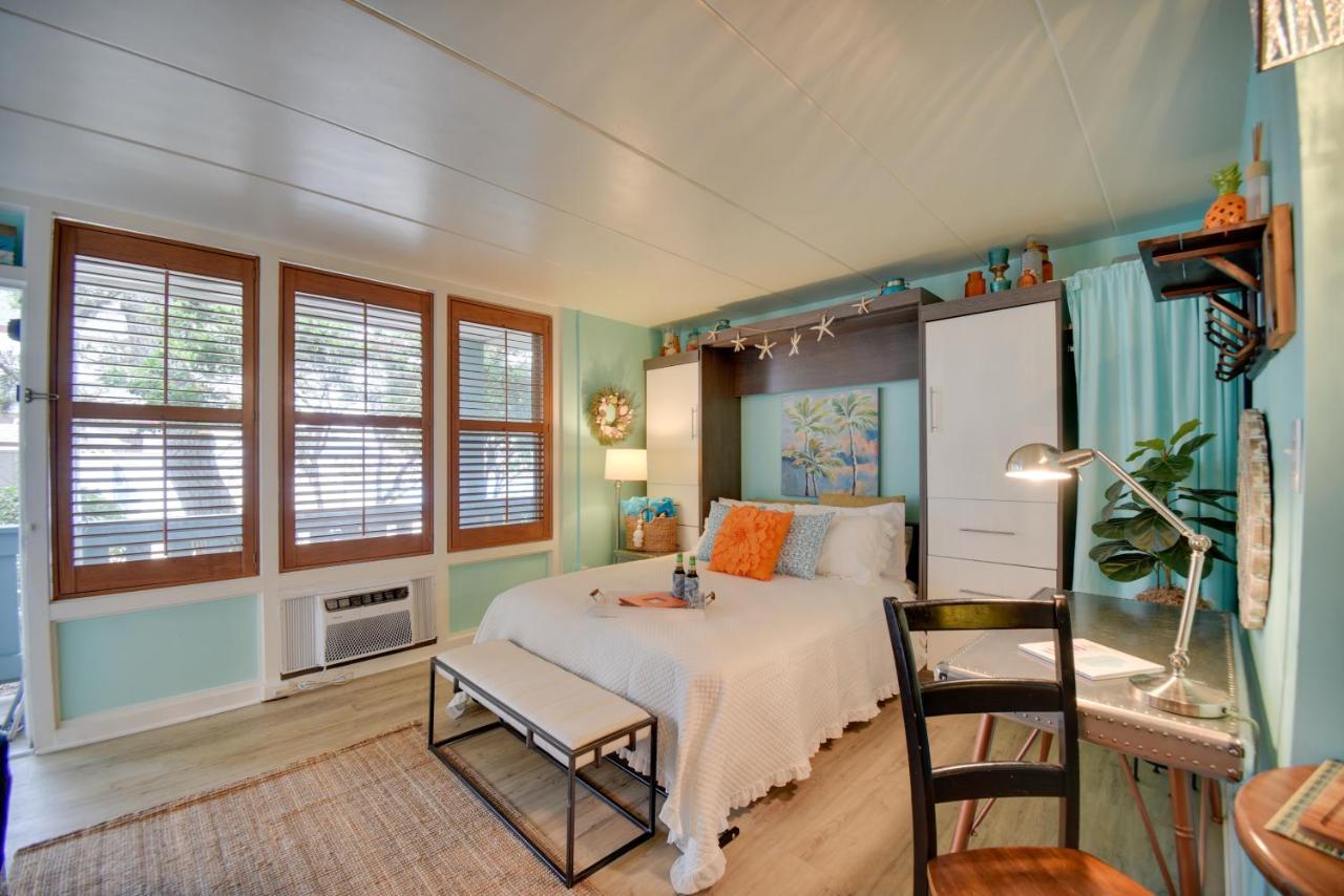 Chic Virginia Beach Retreat - Pool, Steps To Beach 外观 照片