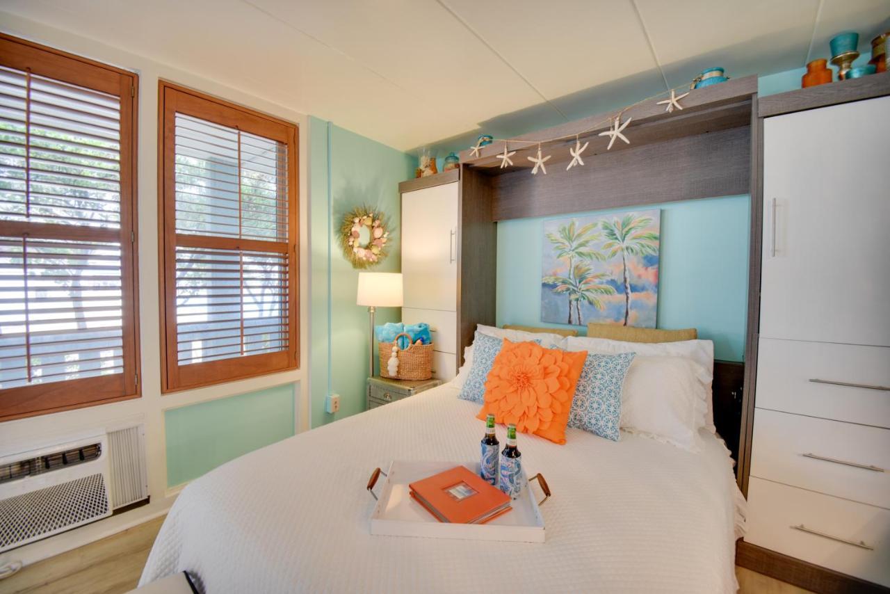 Chic Virginia Beach Retreat - Pool, Steps To Beach 外观 照片