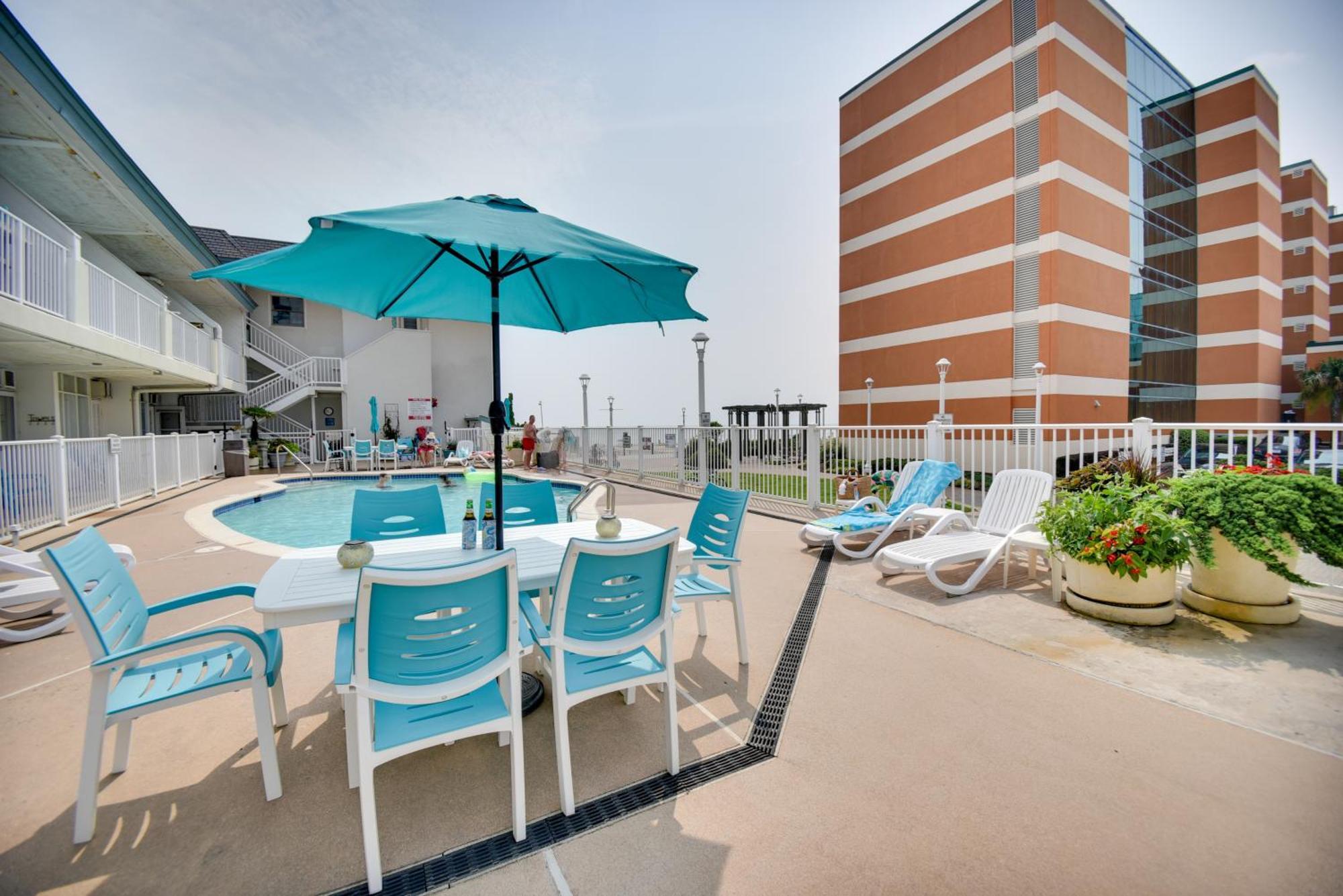 Chic Virginia Beach Retreat - Pool, Steps To Beach 外观 照片