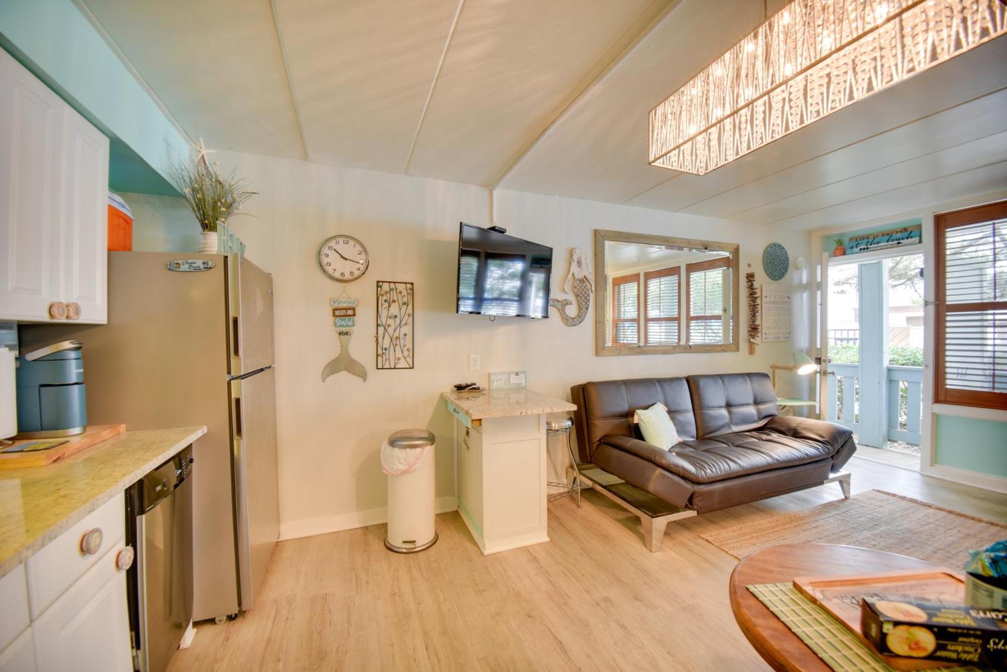 Chic Virginia Beach Retreat - Pool, Steps To Beach 外观 照片