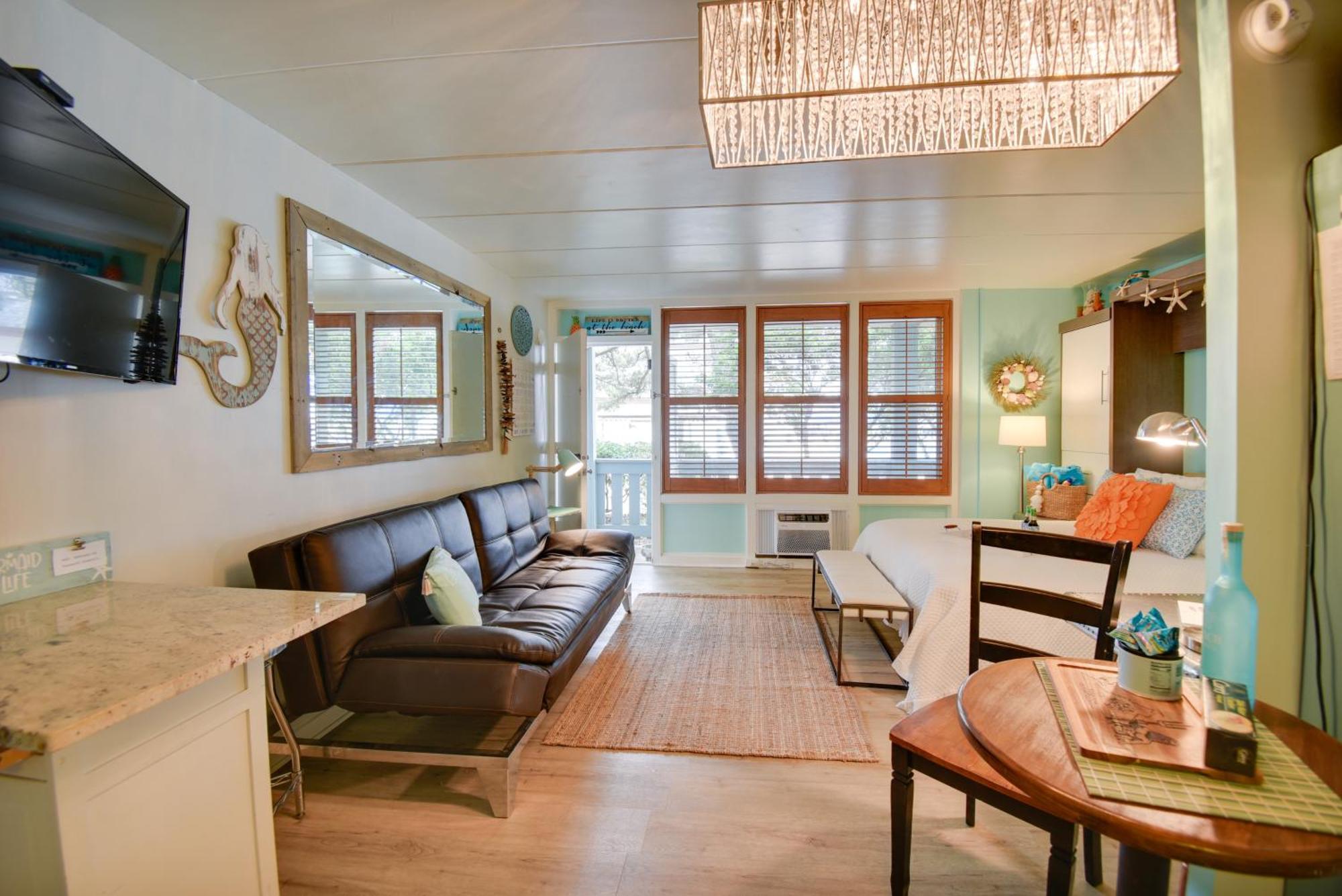 Chic Virginia Beach Retreat - Pool, Steps To Beach 外观 照片