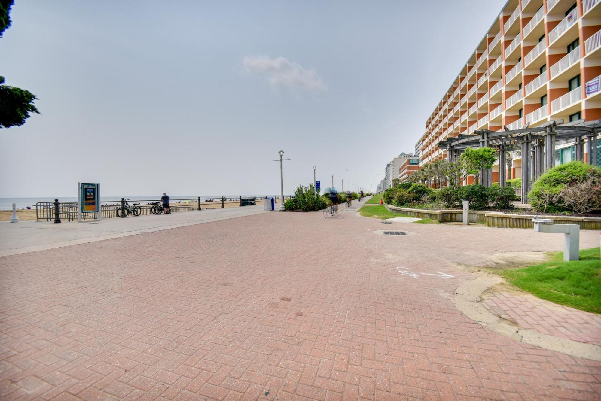 Chic Virginia Beach Retreat - Pool, Steps To Beach 外观 照片